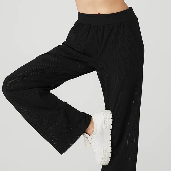 Alo Yoga Mesh All-Star Wide Leg Pant and Bra Tank in Black - Picture 4 of 10